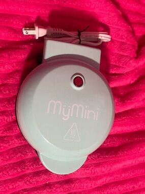 Mint Electric Kitchen Waffle or Sandwich Maker